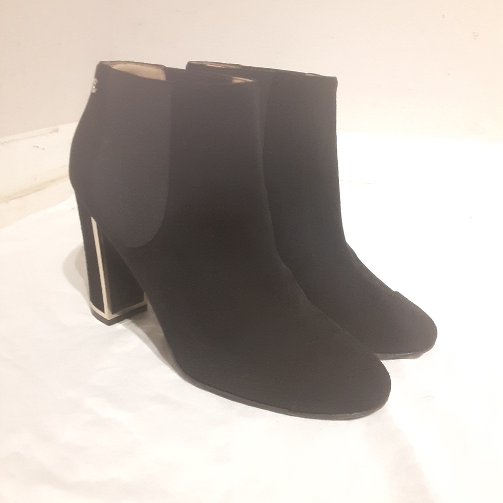 CHANEL 2016 Interlocking CC Logo Chelsea Boots Size: 7